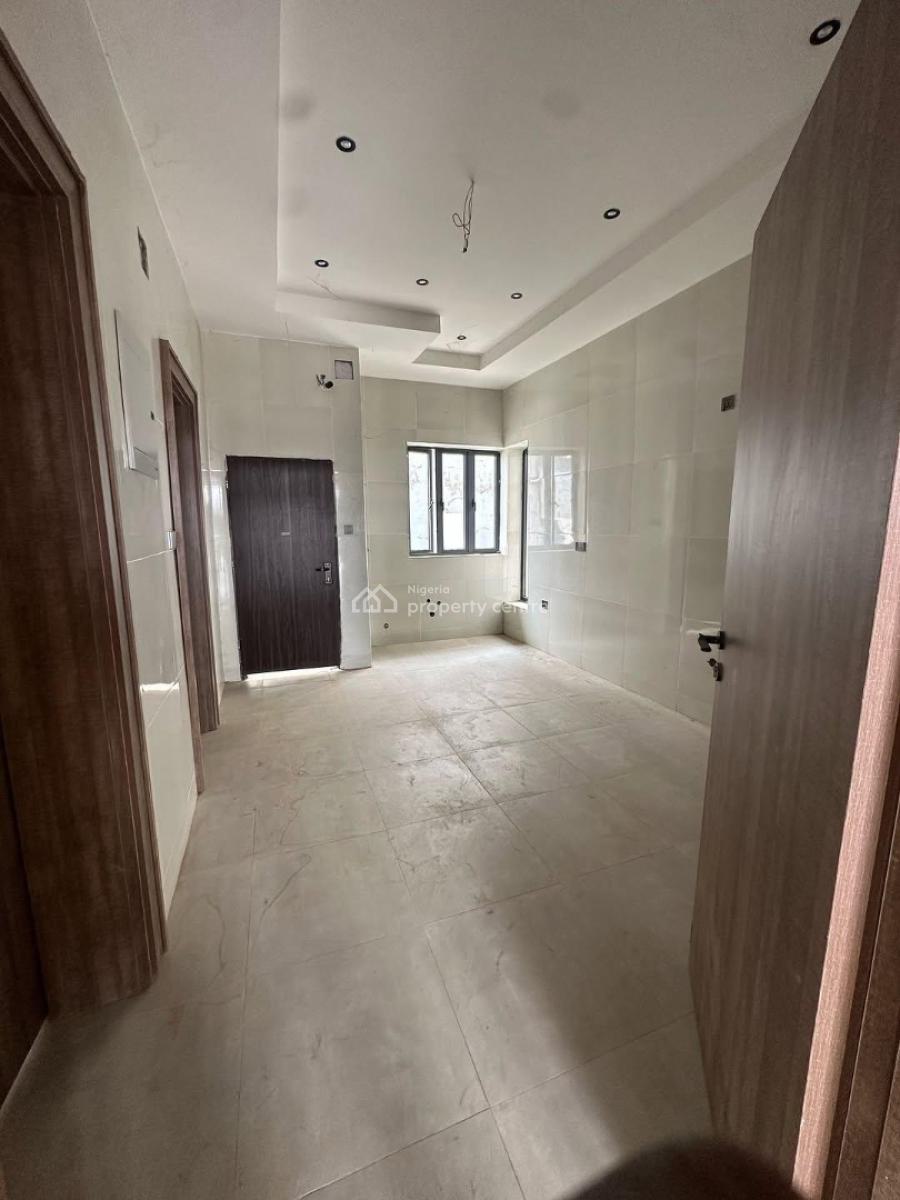 a Luxurious 5 Bedroom Semi-detached with a  Bq, Guzape District, Abuja, Semi-detached Duplex for Sale