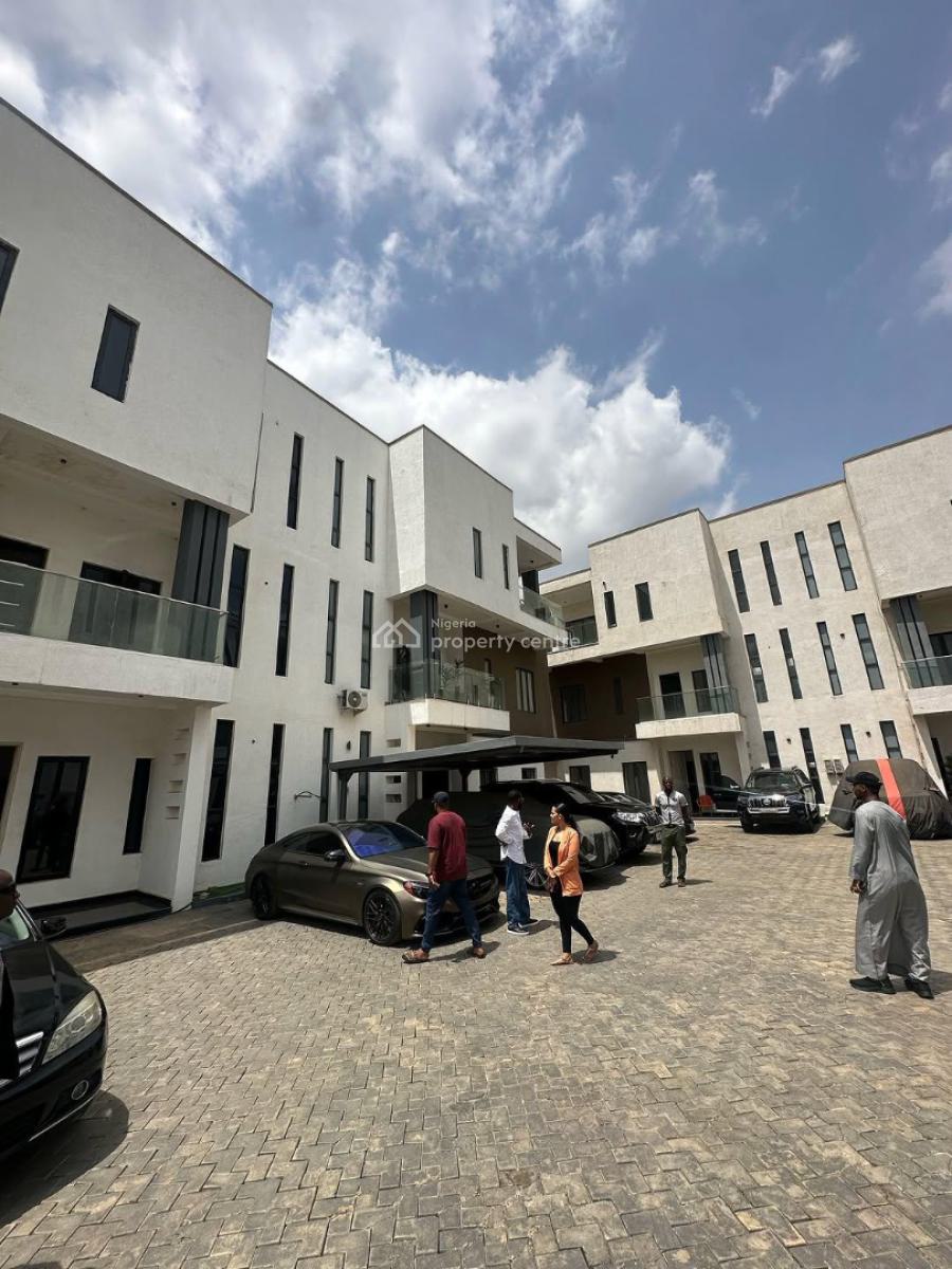 a Luxurious 5 Bedroom Semi-detached with a  Bq, Guzape District, Abuja, Semi-detached Duplex for Sale