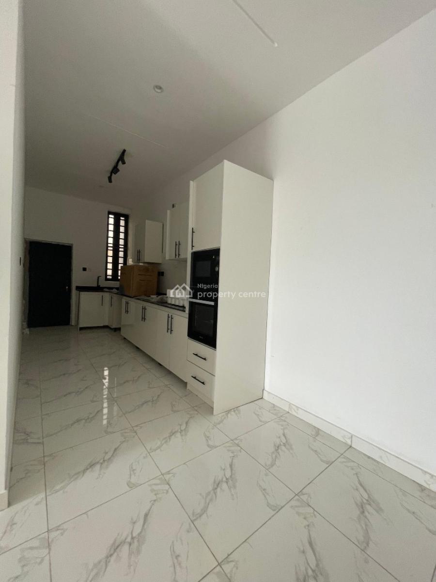 Exquisite 2 Bedroom Apartment with Pool and Gym in a Secured Environs, Ologolo, Lekki, Lagos, Flat / Apartment for Sale