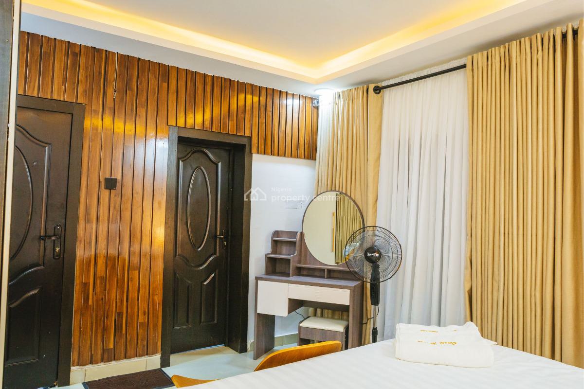 Luxury 1 Bedroom Apartment with Pool, Opposite Radisson Blu Hotel, Ikeja Gra, Ikeja, Lagos, Mini Flat (room and Parlour) Short Let