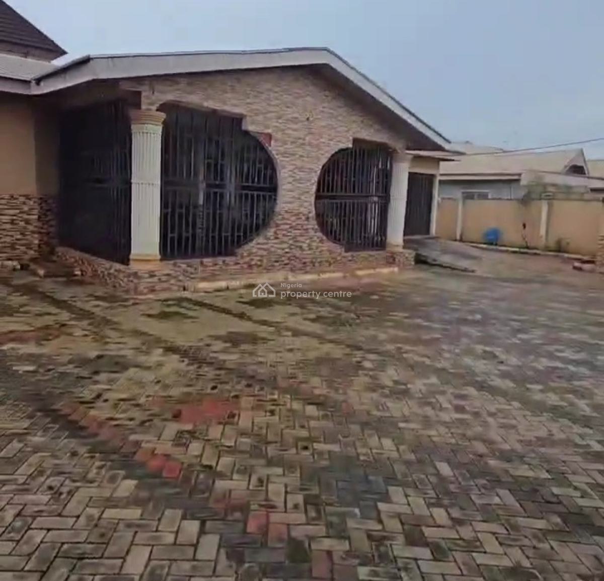 4 Bedroom Bungalow and 2 Flats Room and Parlour 100ft By 100ft Land, Along Igbinosa Road, Off 2nd Ugbor Gra, Benin, Oredo, Edo, Detached Bungalow for Rent