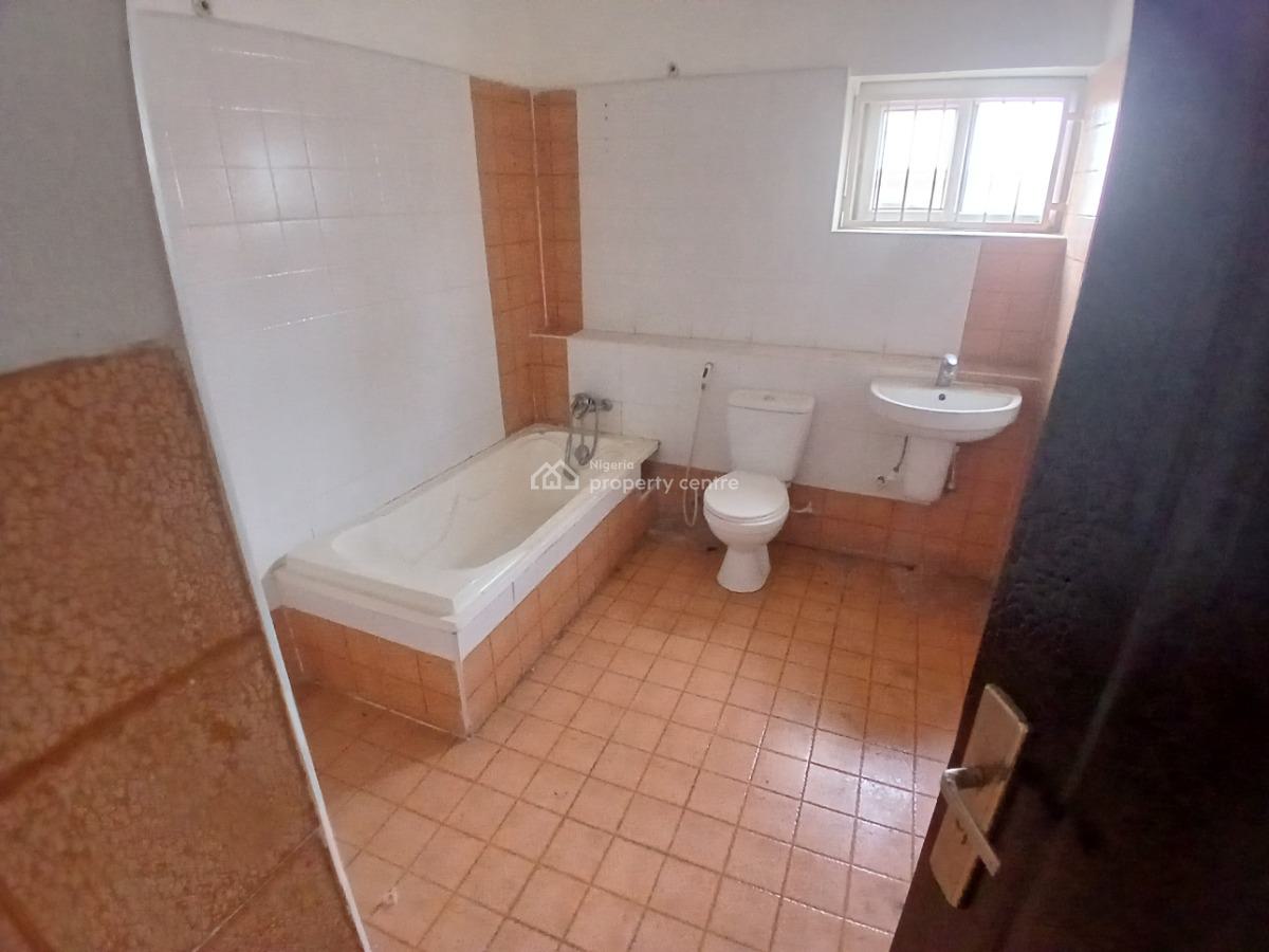 Neatly Maintained Commercial 4 Bedroom Serviced Duplex, Lekki Phase 1, Lekki, Lagos, Office Space for Rent