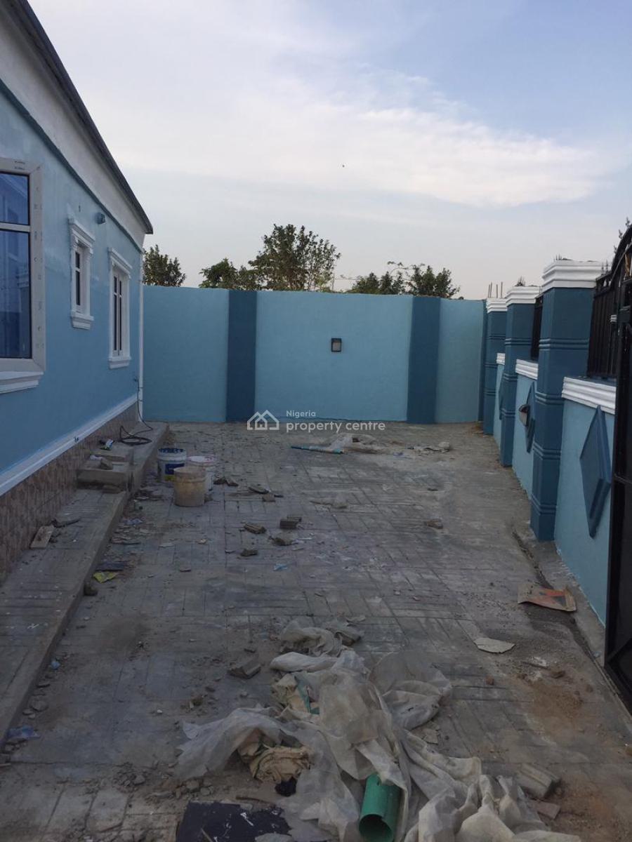 3bedrooms Bungalow Plus 2bedrooms Bq in Apata, Ibadan, Alayo Jiboye, Apata, Ibadan, Oyo, Detached Bungalow for Sale
