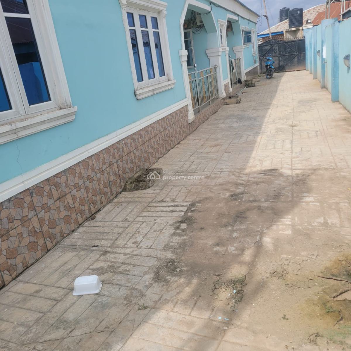 3bedrooms Bungalow Plus 2bedrooms Bq in Apata, Ibadan, Alayo Jiboye, Apata, Ibadan, Oyo, Detached Bungalow for Sale