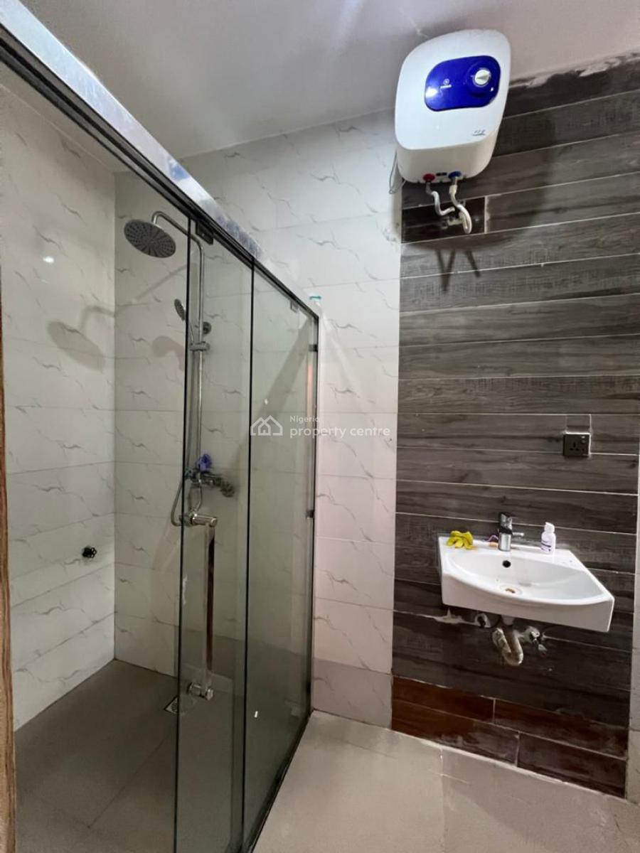 Spacious Master Bedroom, Royal Pine Gate Orchid, Lekki, Lagos, Flat / Apartment for Rent