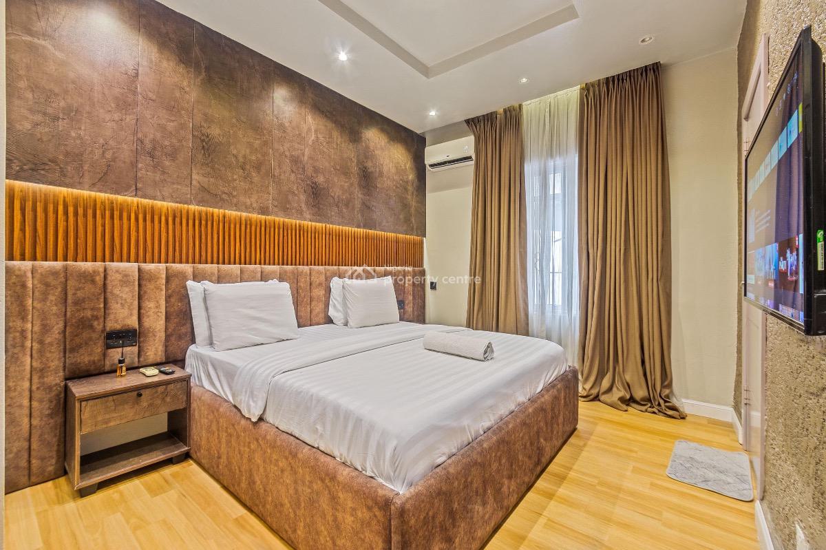 Brand New Luxury and Spacious 4 Bedroom Penthouse with Balconie,pool a, Lekki Phase 1, Lekki, Lagos, Flat / Apartment Short Let