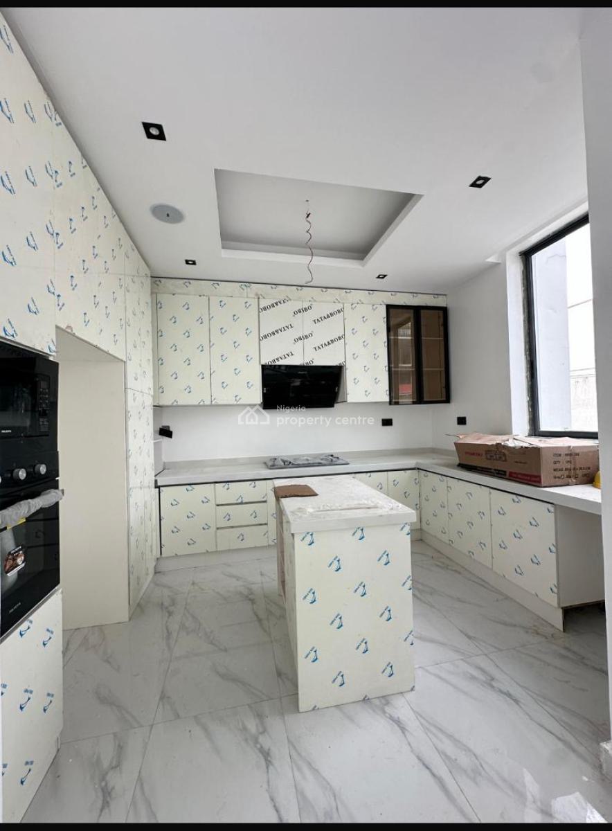 2bedroom Apartment Available, Lekki Phase 1, Lekki, Lagos, Flat / Apartment for Sale