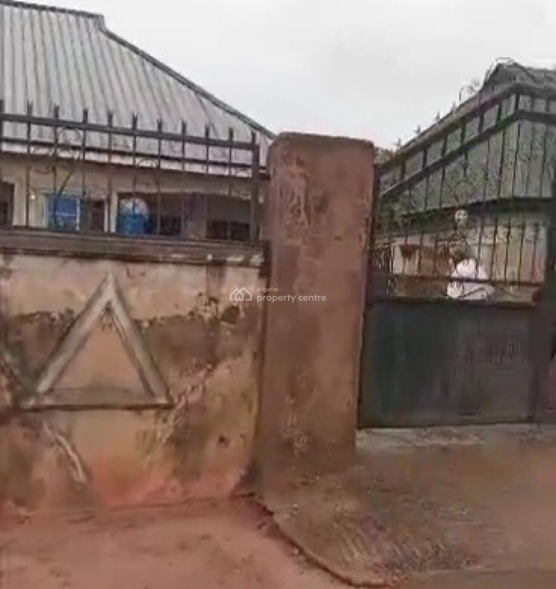 5 Bedroom Bungalow & Bq 100ft By 120ft Land, Ihama Road, Gra, Benin, Oredo, Edo, Terraced Bungalow for Sale