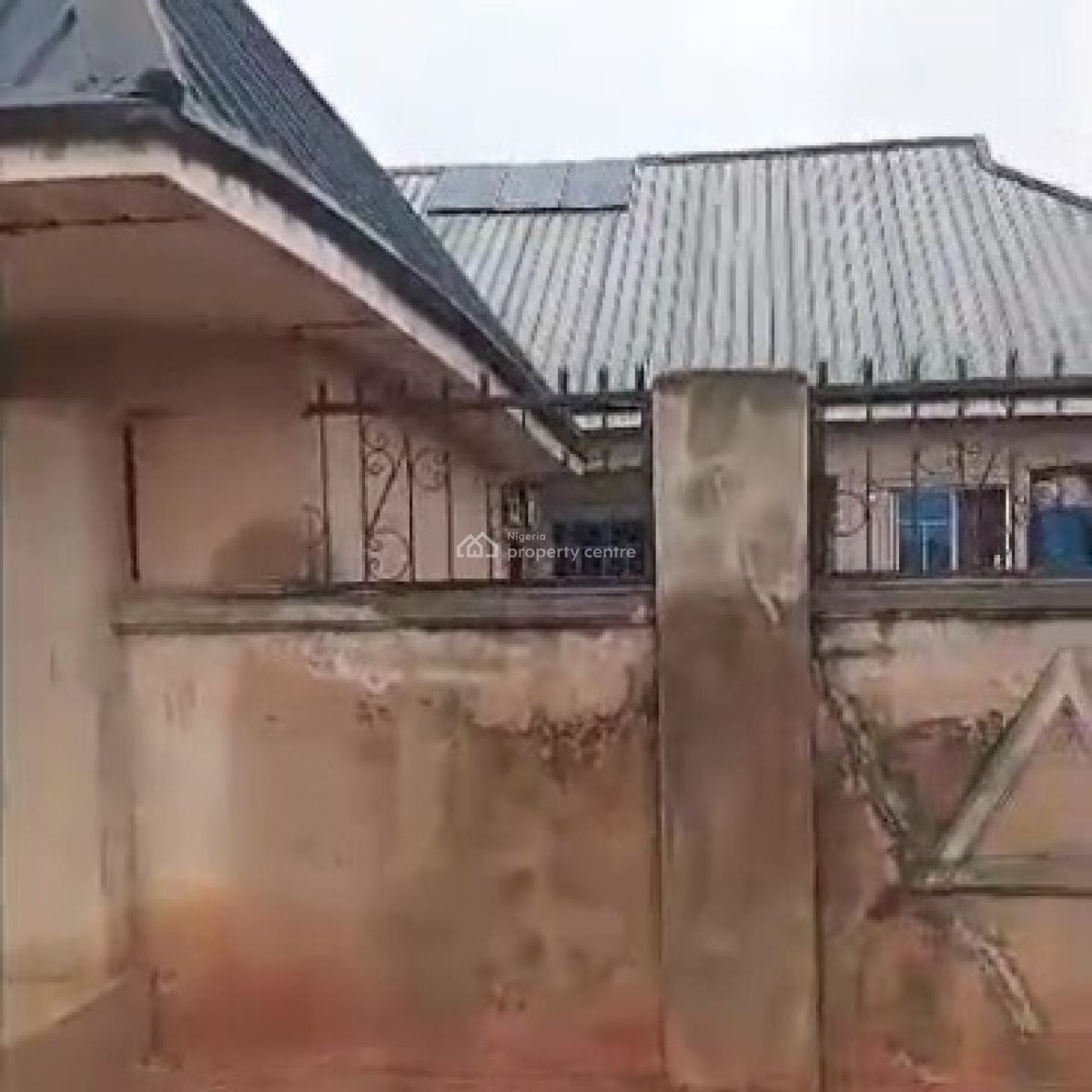 5 Bedroom Bungalow & Bq 100ft By 120ft Land, Ihama Road, Gra, Benin, Oredo, Edo, Terraced Bungalow for Sale