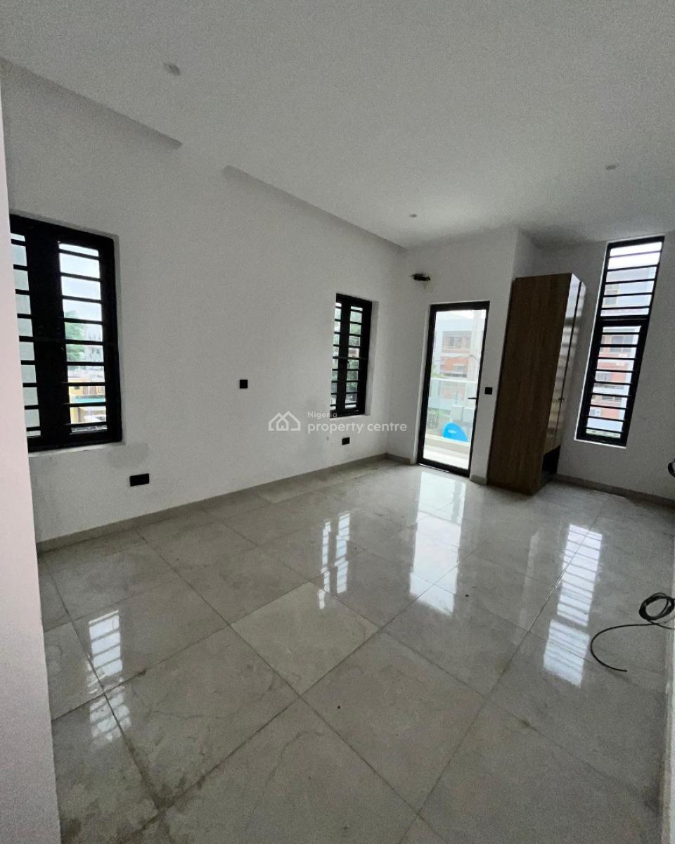 Lovely 1 Bedroom Apartment with Bq, Lekki Phase 1, Lekki Phase 1, Lekki, Lagos, Block of Flats for Sale