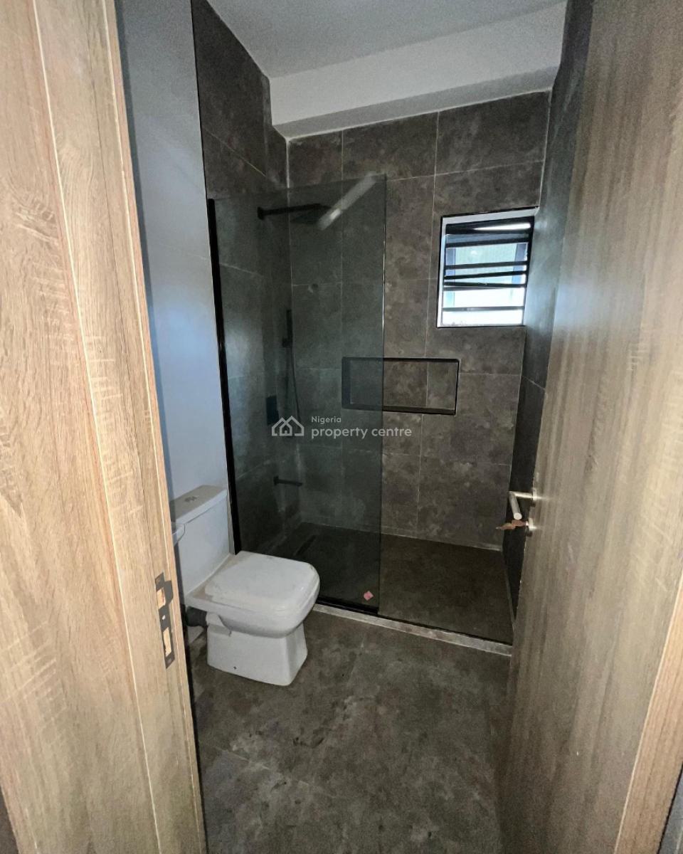 Lovely 1 Bedroom Apartment with Bq, Lekki Phase 1, Lekki Phase 1, Lekki, Lagos, Block of Flats for Sale