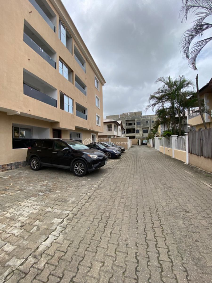 Relative New Self Serviced 3 Bedrooms Apartments on Ground Floor, Off Admiralty Lekki, Lekki Phase 1, Lekki, Lagos, Flat / Apartment for Rent