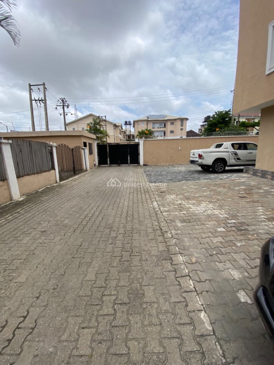 Relative New Self Serviced 3 Bedrooms Apartments on Ground Floor, Off Admiralty Lekki, Lekki Phase 1, Lekki, Lagos, Flat / Apartment for Rent