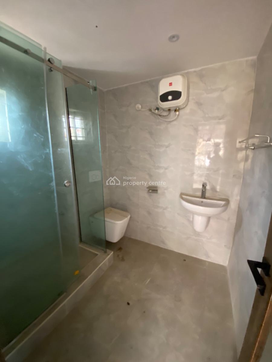 Relative New Self Serviced 3 Bedrooms Apartments on Ground Floor, Off Admiralty Lekki, Lekki Phase 1, Lekki, Lagos, Flat / Apartment for Rent