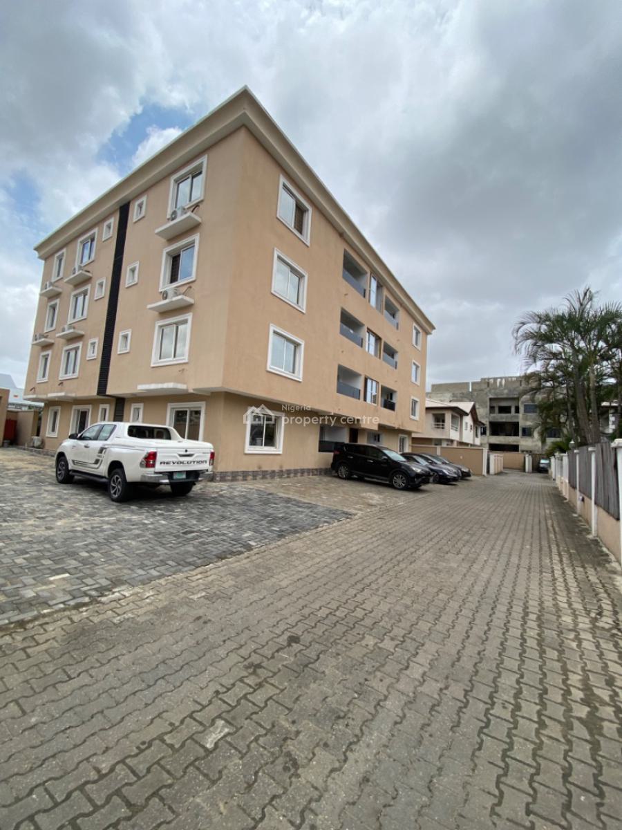 Relative New Self Serviced 3 Bedrooms Apartments on Ground Floor, Off Admiralty Lekki, Lekki Phase 1, Lekki, Lagos, Flat / Apartment for Rent