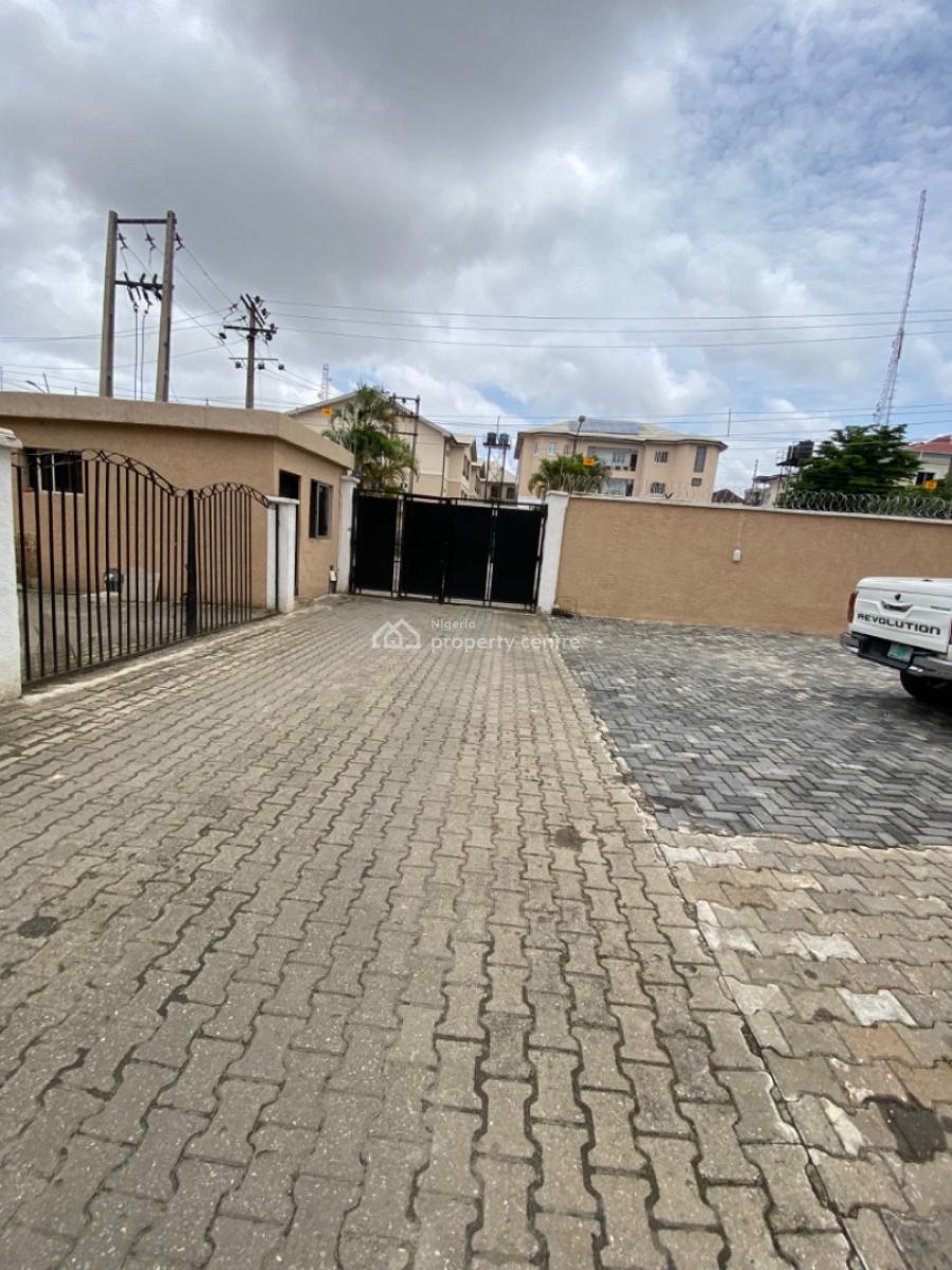 Relative New Self Serviced 3 Bedrooms Apartments on Ground Floor, Off Admiralty Lekki, Lekki Phase 1, Lekki, Lagos, Flat / Apartment for Rent