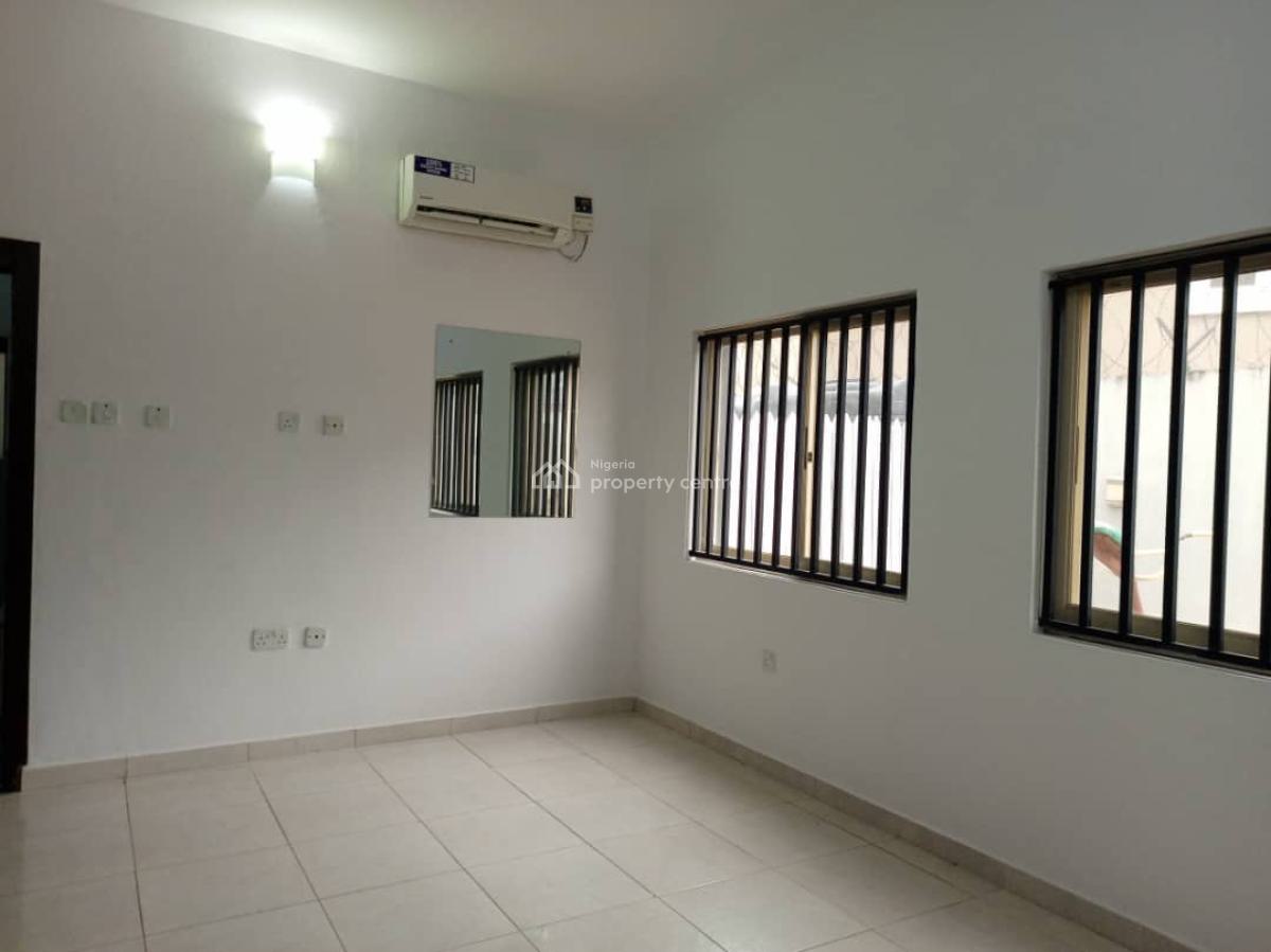 Fully Serviced 3 Bedrooms Apartments with Bq  Upstairs and Downstairs, Off Admiralty Road, Lekki Phase 1, Lekki, Lagos, Flat / Apartment for Rent