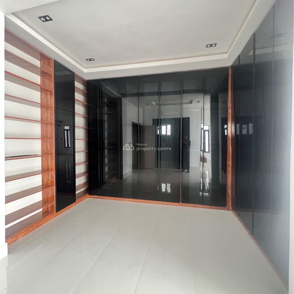 5 Bed& Bq  300 Million, Ajah, Lagos, Detached Duplex for Sale