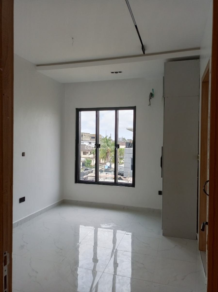 Brand New 4bedroom Terrace with Bq Pool Gym 24hours Light, Heart of Lekki, Lekki Phase 1, Lekki, Lagos, Terraced Duplex for Sale