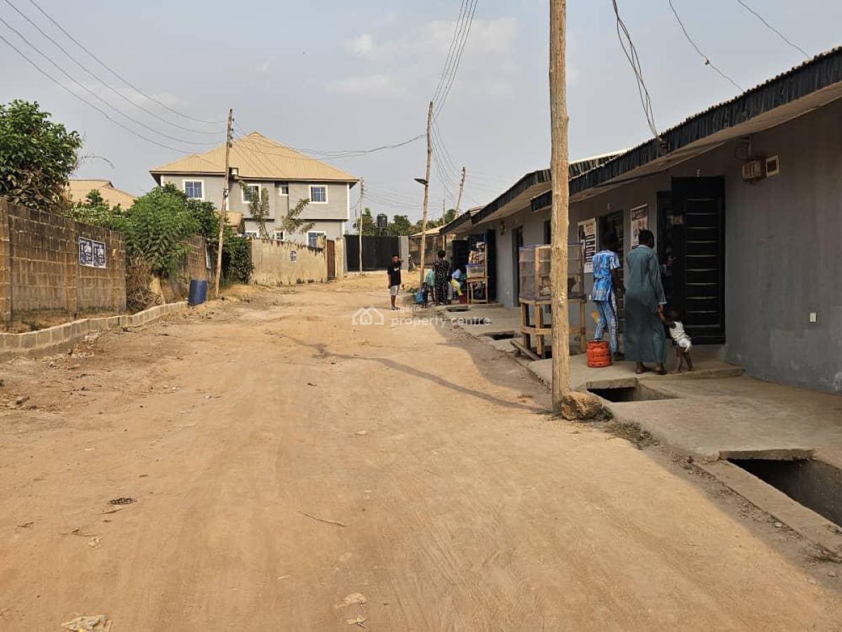 Stunning 3bedroom Bungalow and 2units of 1bed with Bq, Akala Express, Ibadan, Oyo, Terraced Bungalow for Sale