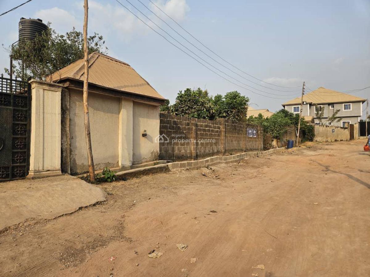 Stunning 3bedroom Bungalow and 2units of 1bed with Bq, Akala Express, Ibadan, Oyo, Terraced Bungalow for Sale