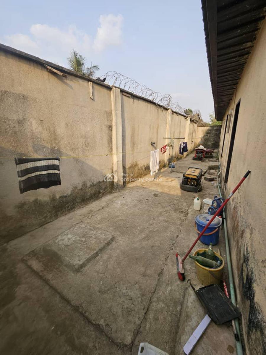 Stunning 3bedroom Bungalow and 2units of 1bed with Bq, Akala Express, Ibadan, Oyo, Terraced Bungalow for Sale