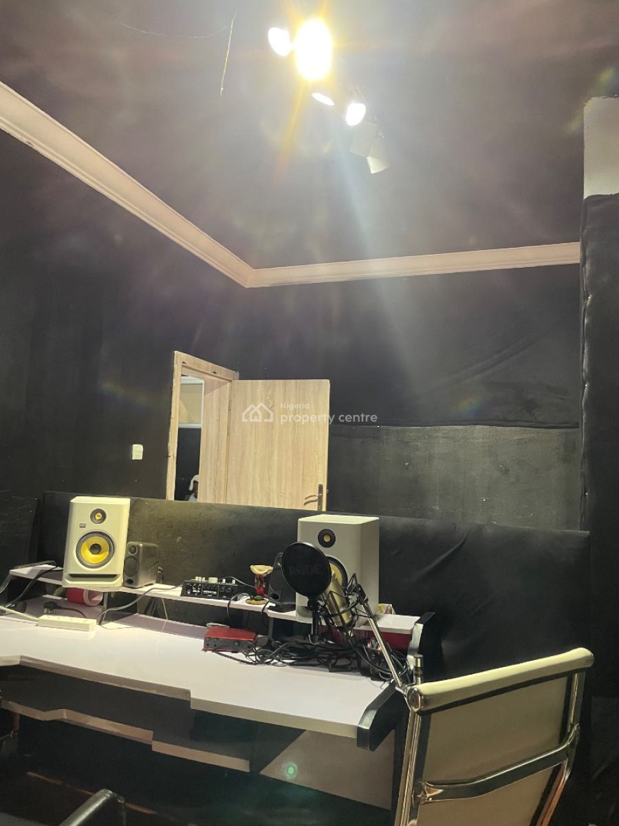 Service 2 Bedrooms in Fully Service Estate, Chevron Drive, Lekki Expressway, Lekki, Lagos, House for Rent