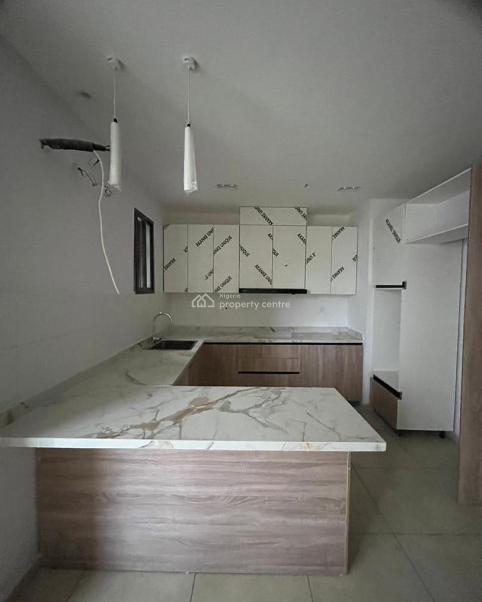 Lovely 2 Bedroom Apartment with Bq, Ologolo, Ologolo, Lekki, Lagos, Block of Flats for Sale