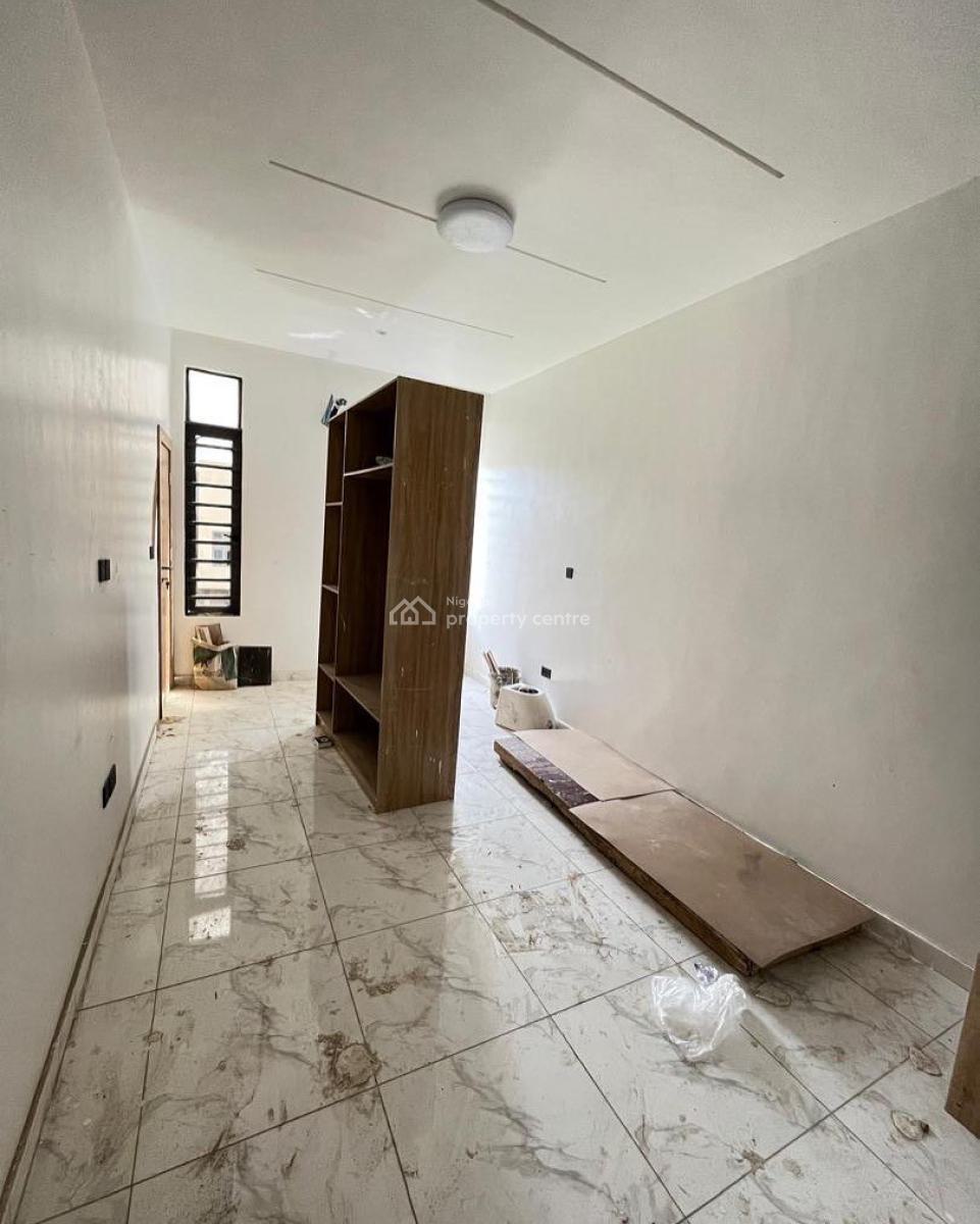 Lovely 2 Bedroom Apartment with Bq, Ologolo, Ologolo, Lekki, Lagos, Block of Flats for Sale