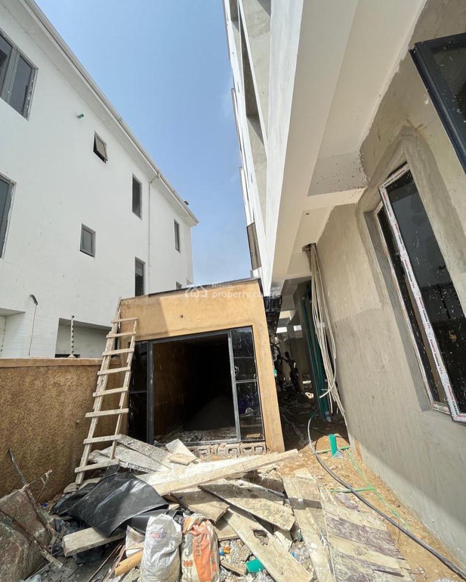 Lovely 2 Bedroom Apartment with Bq, Ologolo, Ologolo, Lekki, Lagos, Block of Flats for Sale