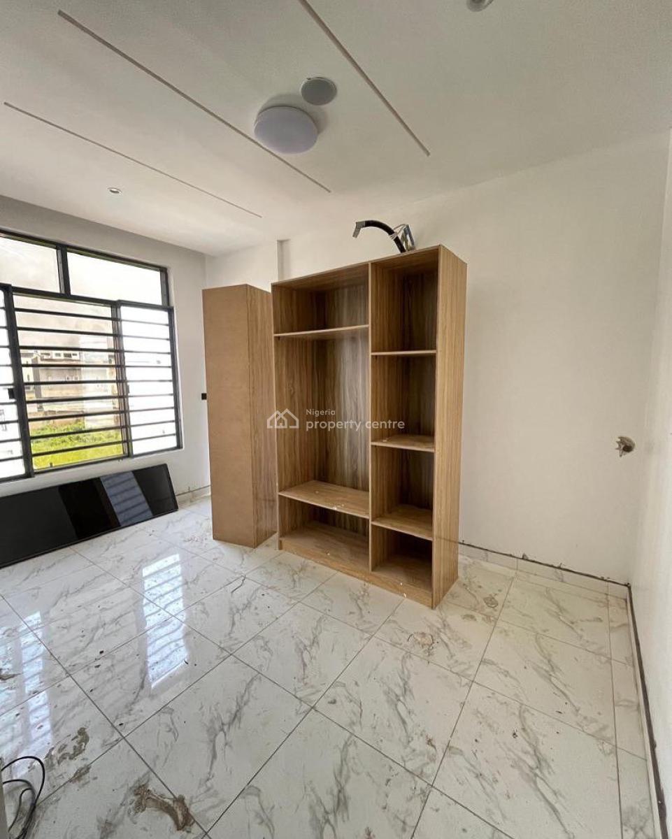 Lovely 2 Bedroom Apartment with Bq, Ologolo, Ologolo, Lekki, Lagos, Block of Flats for Sale