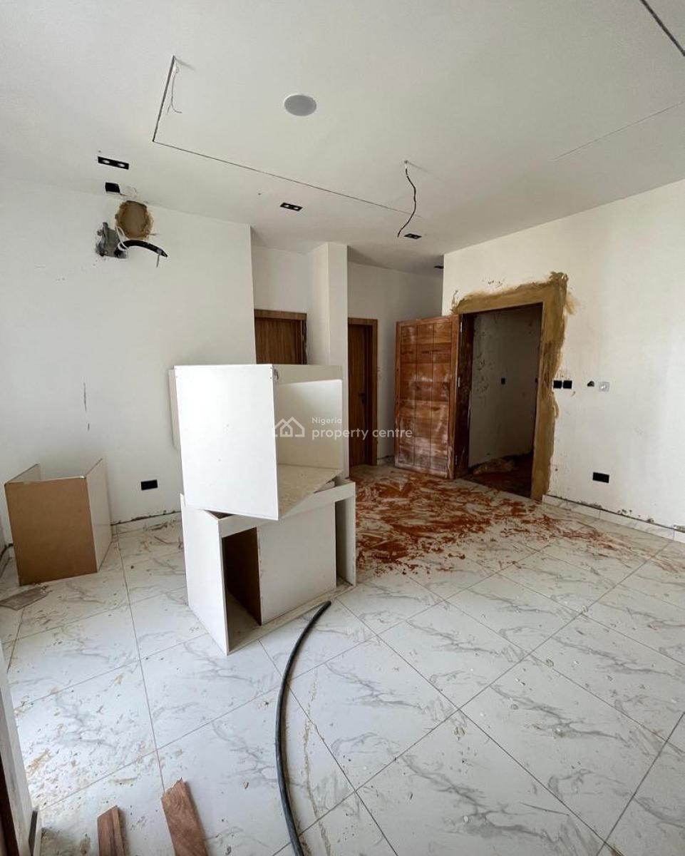 Lovely 2 Bedroom Apartment with Bq, Ologolo, Ologolo, Lekki, Lagos, Block of Flats for Sale