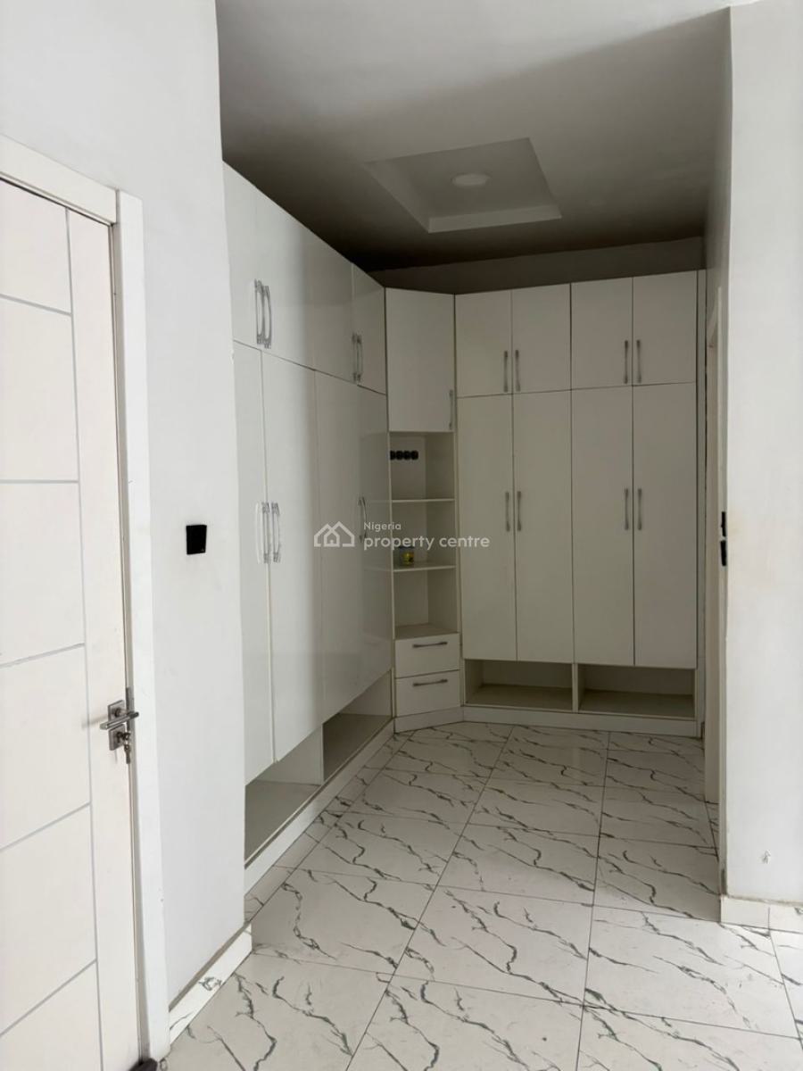 Spacious Master Bedroom, Lekki, Lagos, Flat / Apartment for Rent