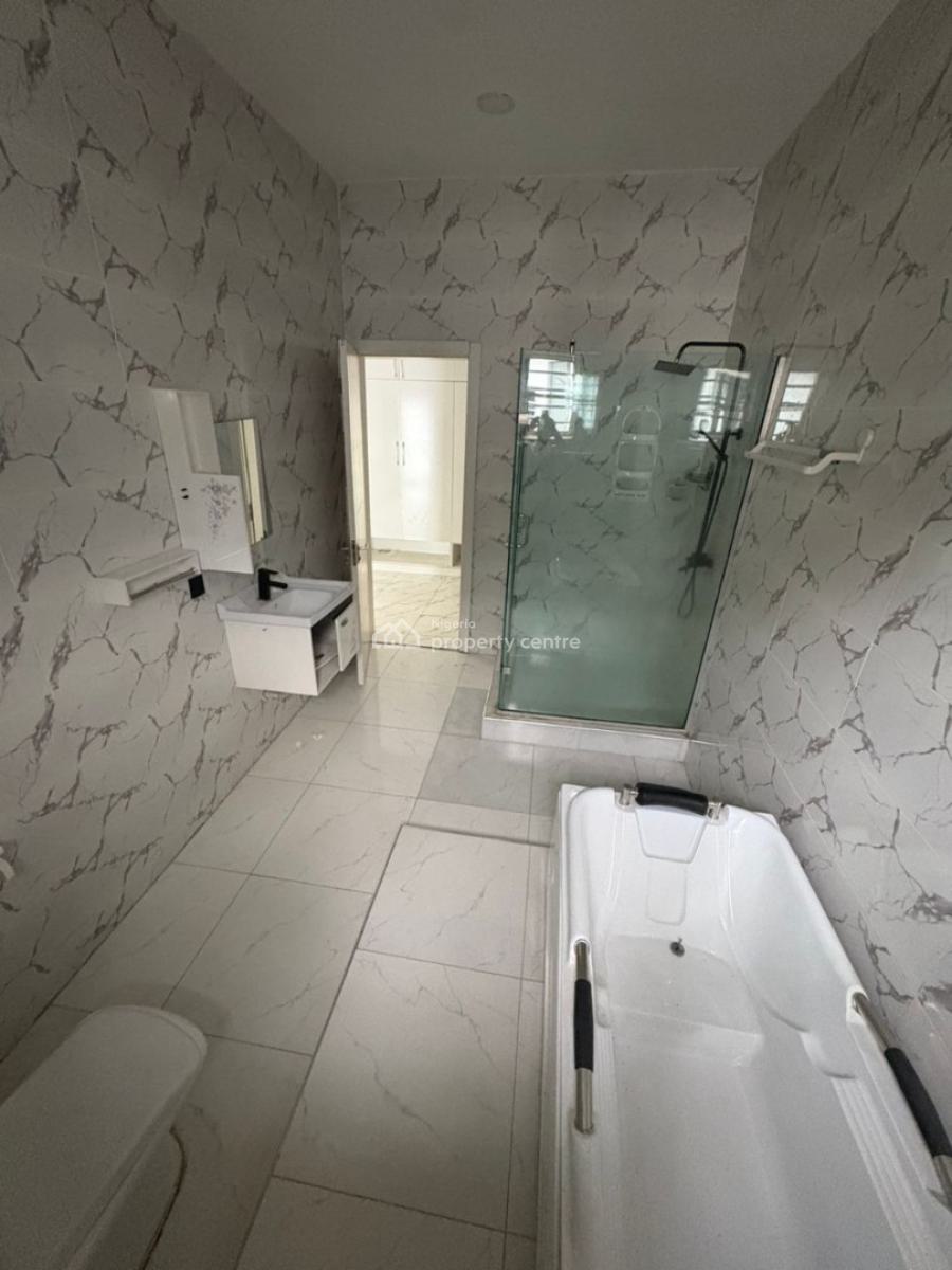 Spacious Master Bedroom, Lekki, Lagos, Flat / Apartment for Rent