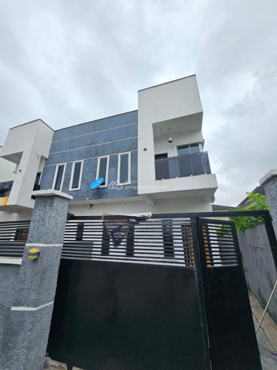 Distress: 4 Bedroom Semi-detached House with Bq (unfurnished), Chevron, Lekki, Lagos, Semi-detached Duplex for Sale