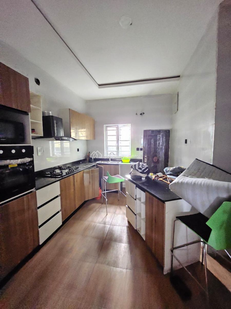 Distress: 4 Bedroom Semi-detached House with Bq (unfurnished), Chevron, Lekki, Lagos, Semi-detached Duplex for Sale