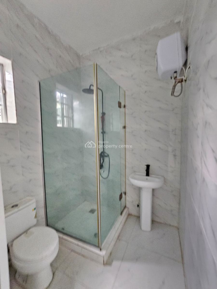 Distress: 4 Bedroom Semi-detached House with Bq (unfurnished), Chevron, Lekki, Lagos, Semi-detached Duplex for Sale