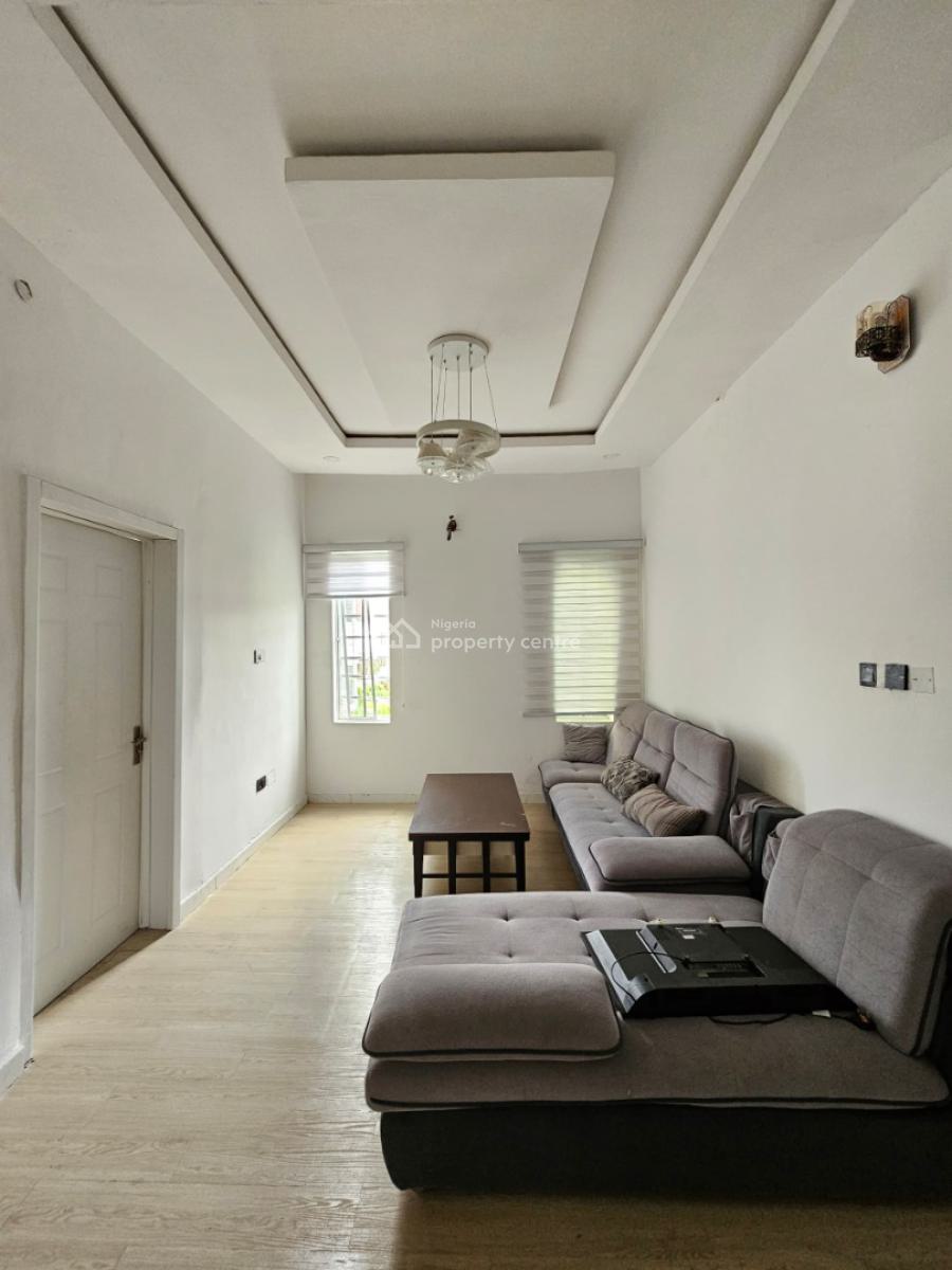 Distress: 4 Bedroom Semi-detached House with Bq (unfurnished), Chevron, Lekki, Lagos, Semi-detached Duplex for Sale