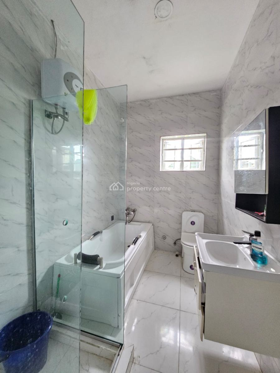 Distress: 4 Bedroom Semi-detached House with Bq (unfurnished), Chevron, Lekki, Lagos, Semi-detached Duplex for Sale