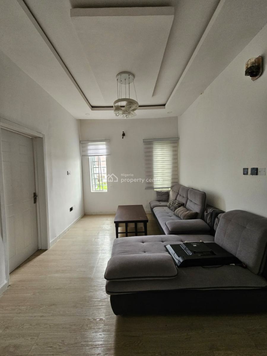 Distress: 4 Bedroom Semi-detached House with Bq (unfurnished), Chevron, Lekki, Lagos, Semi-detached Duplex for Sale