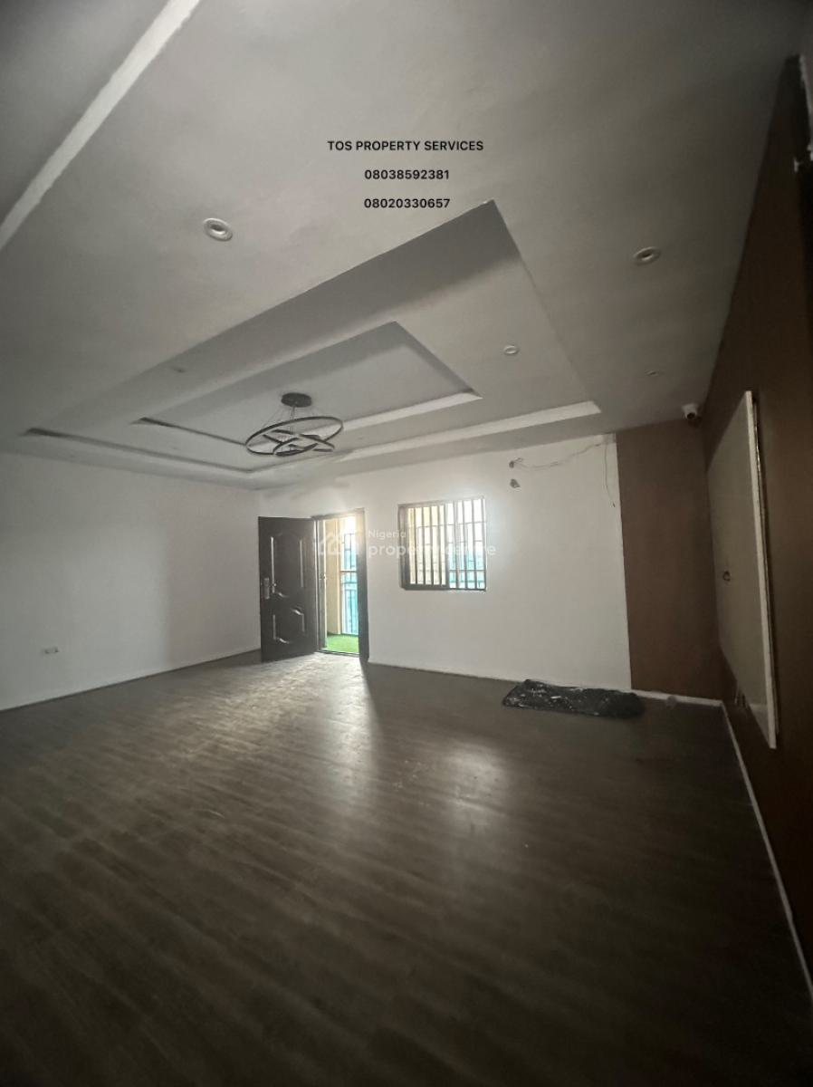 Lovely & Spacious 3 Bedroom Apartment, in an Estate in Yaba, Yaba, Lagos, Flat / Apartment for Rent