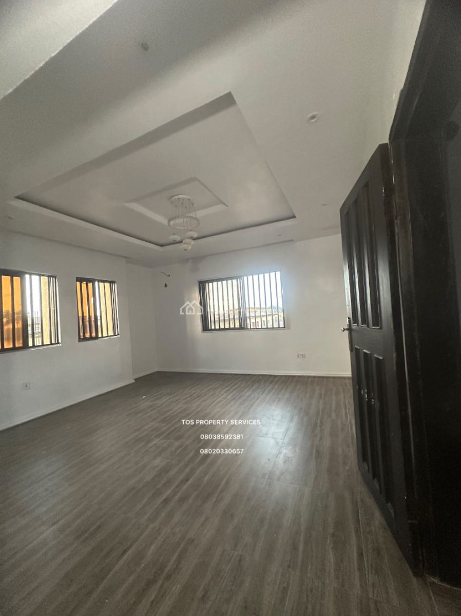Lovely & Spacious 3 Bedroom Apartment, in an Estate in Yaba, Yaba, Lagos, Flat / Apartment for Rent