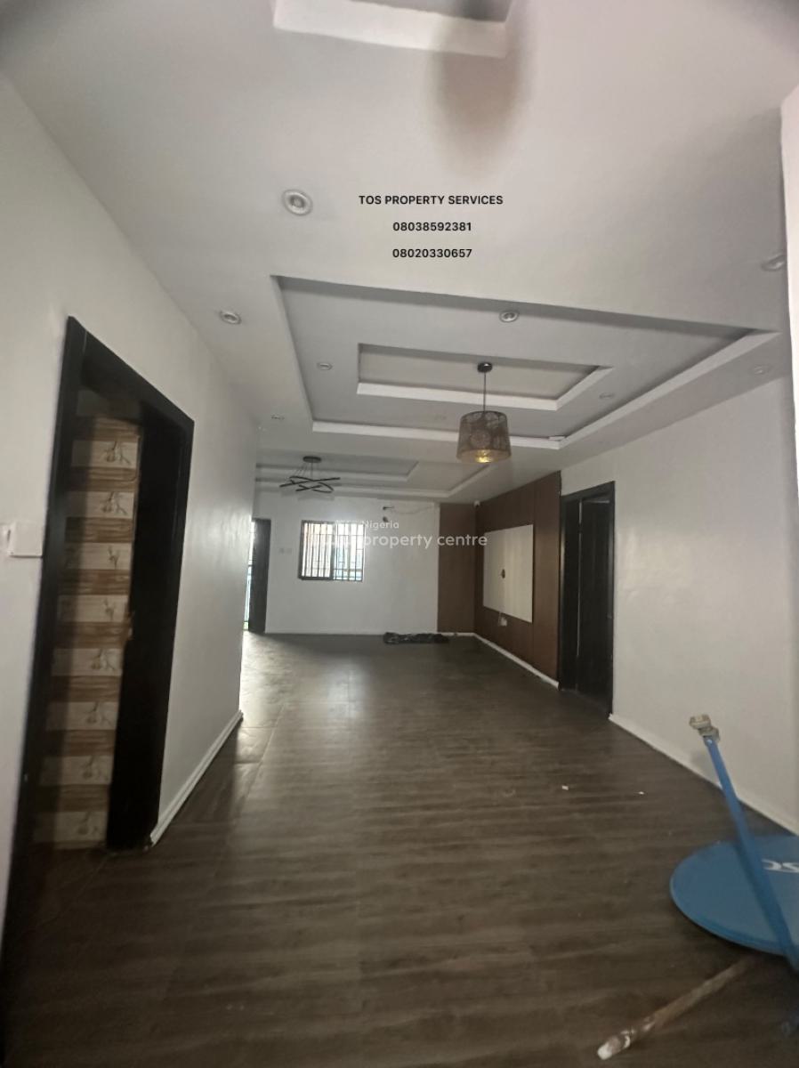 Lovely & Spacious 3 Bedroom Apartment, in an Estate in Yaba, Yaba, Lagos, Flat / Apartment for Rent