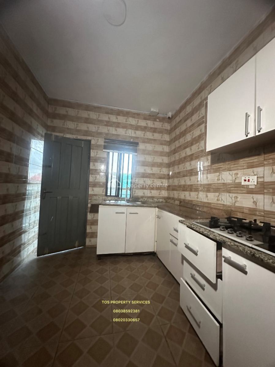 Lovely & Spacious 3 Bedroom Apartment, in an Estate in Yaba, Yaba, Lagos, Flat / Apartment for Rent