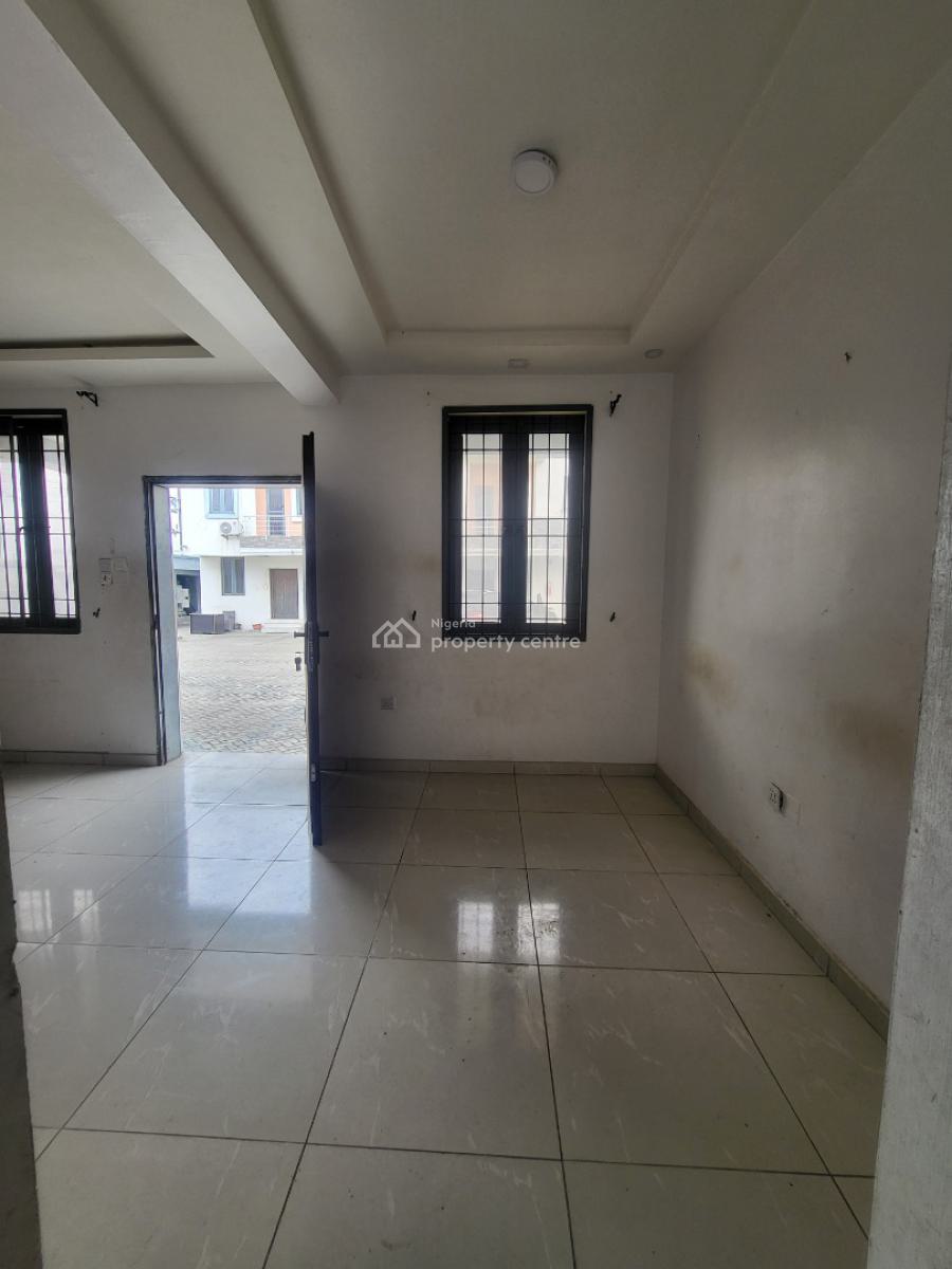 Specious Well Built Distress 3bedroom Terrace Duplex with Bq, Orchid Road Lekki Lagos, Lekki, Lagos, Terraced Duplex for Sale