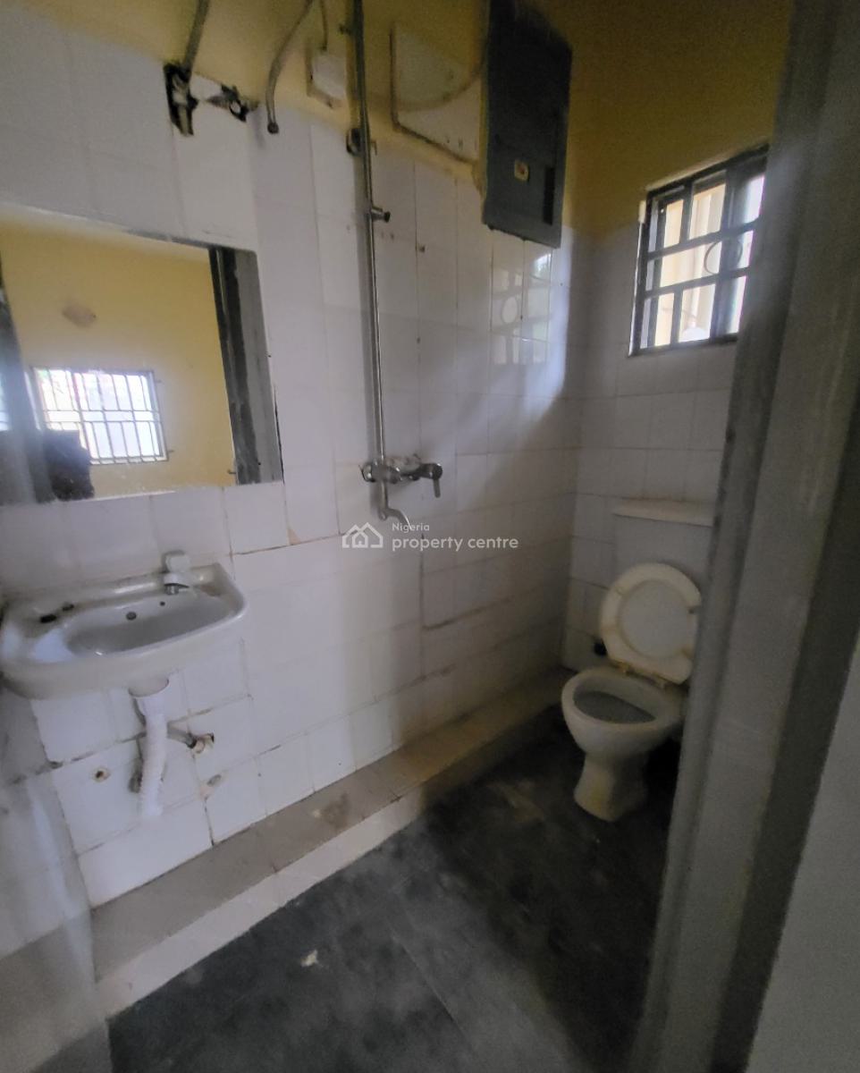 Luxurious Massive 2bedroom Flat, By Lord Lugard Street, Asokoro District, Abuja, Flat / Apartment for Rent