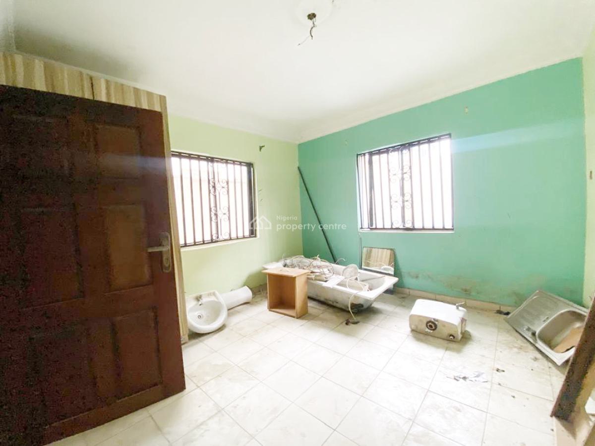 a Well Maintained Spacious 3 Bedroom Flat, Gra Phase 1, Magodo, Lagos, Flat / Apartment for Rent