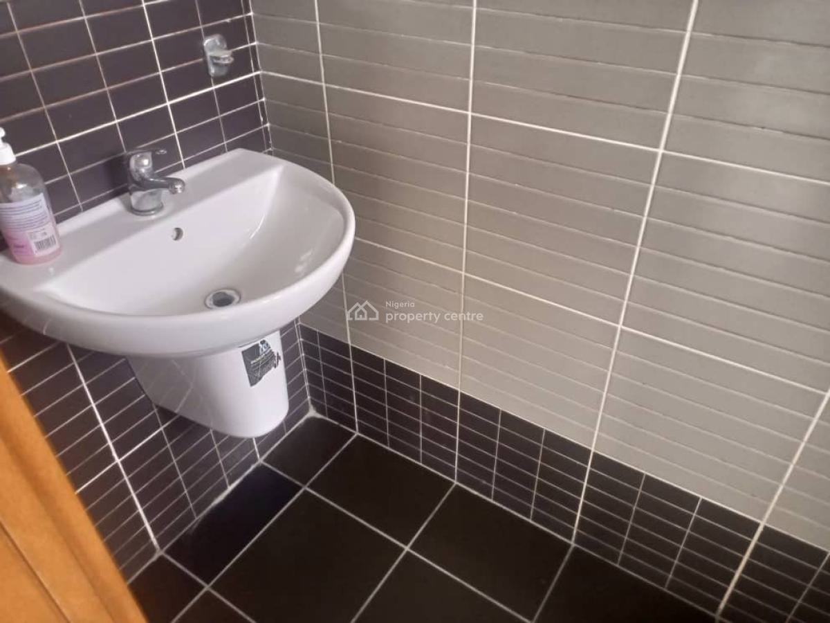 3 Bedroom Flat with a Room Bq, Off Odeku, Victoria Island (vi), Lagos, Flat / Apartment for Rent