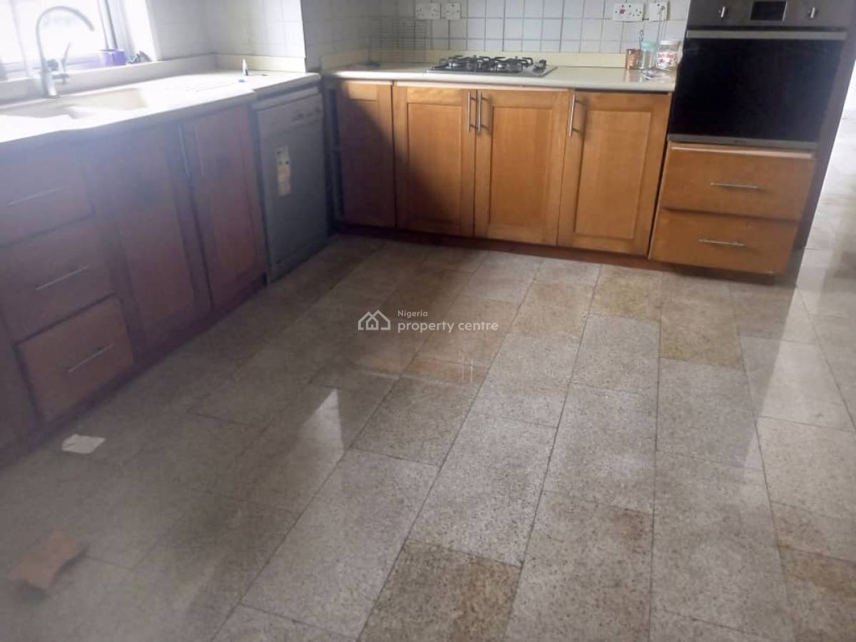 3 Bedroom Flat with a Room Bq, Off Odeku, Victoria Island (vi), Lagos, Flat / Apartment for Rent