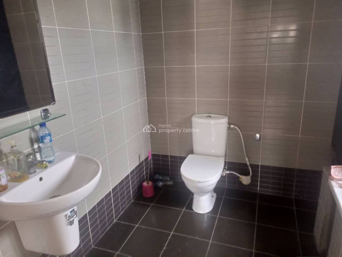 3 Bedroom Flat with a Room Bq, Off Odeku, Victoria Island (vi), Lagos, Flat / Apartment for Rent